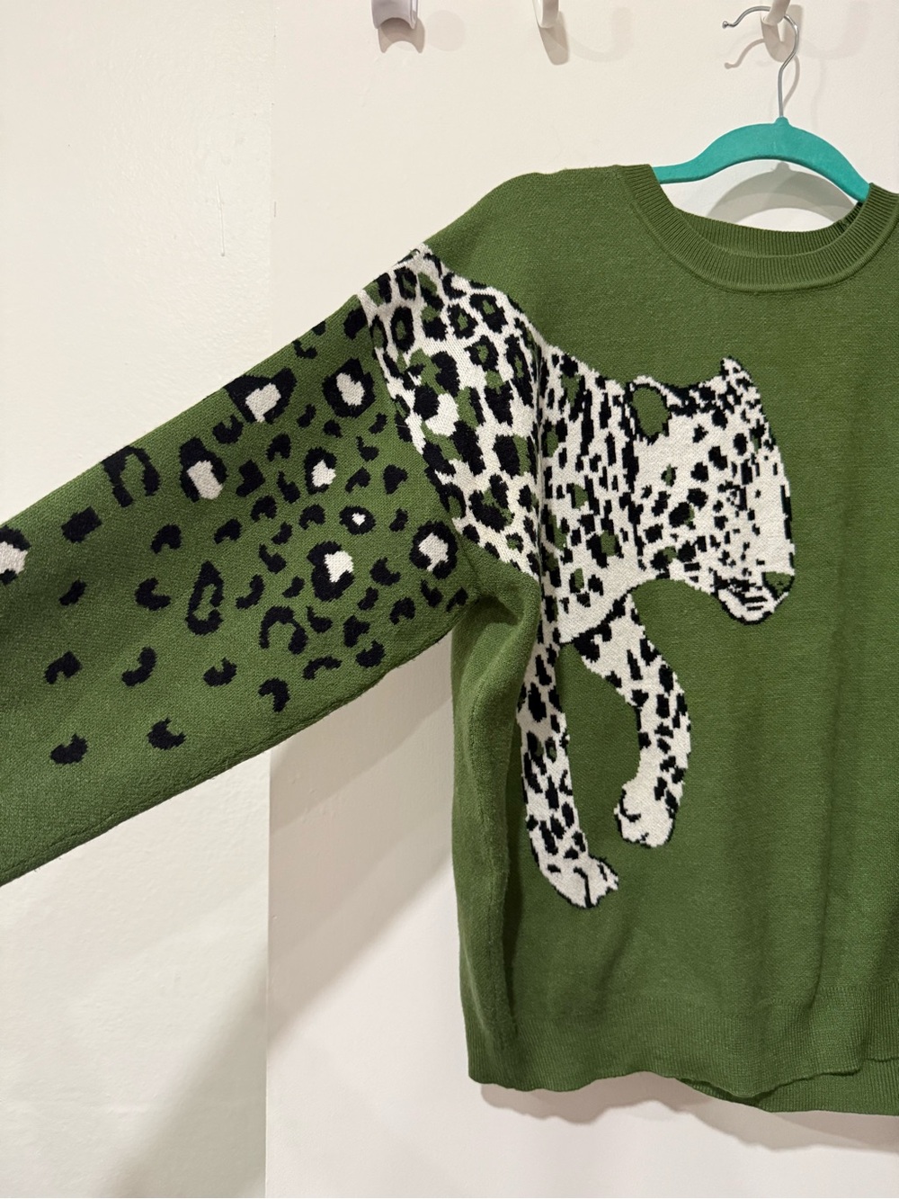 Women’s Green Leopard Intarsia Crewneck Sweater - Picture 2 of 3